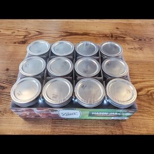 12 half pint mason jars (8 oz.)
